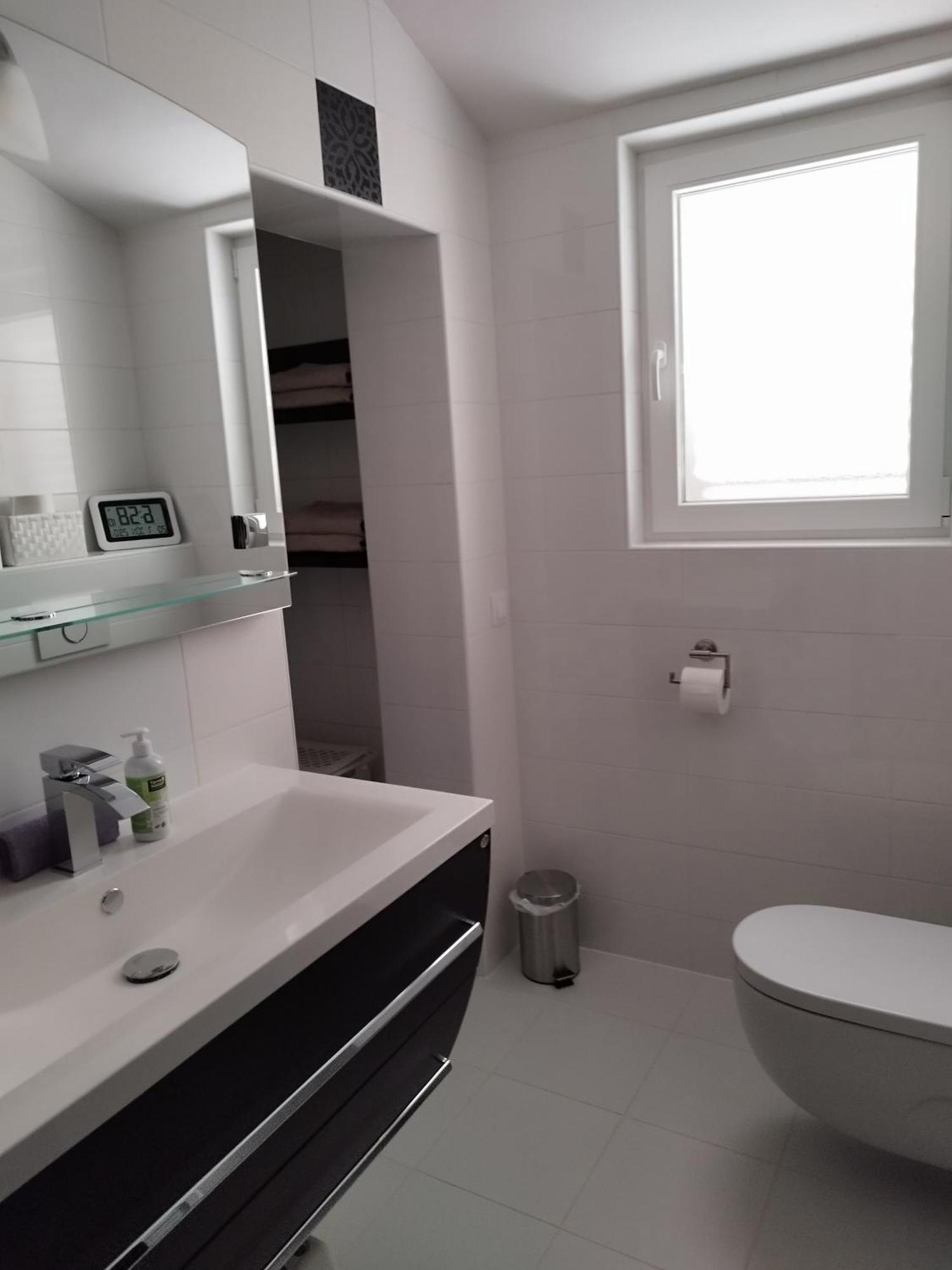 Ferienwohnung Am Sandstrand Omiš Екстериор снимка
